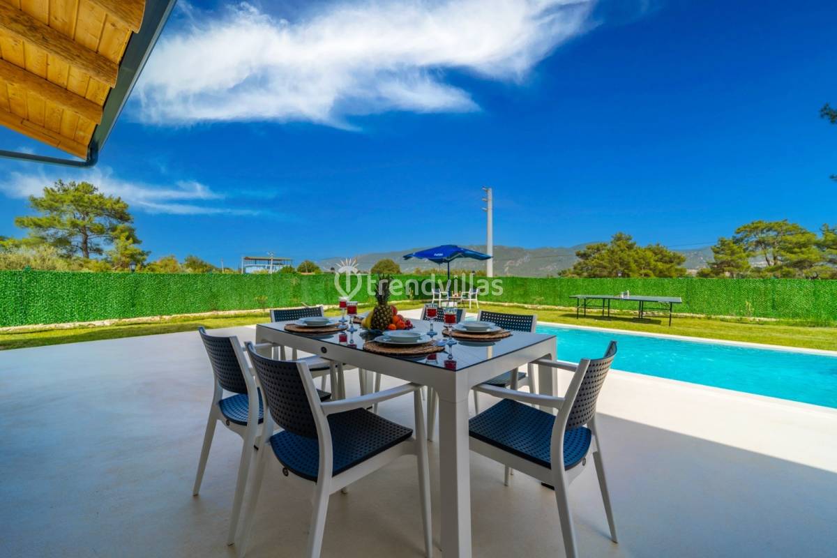 Villa Casaba Uğrar
