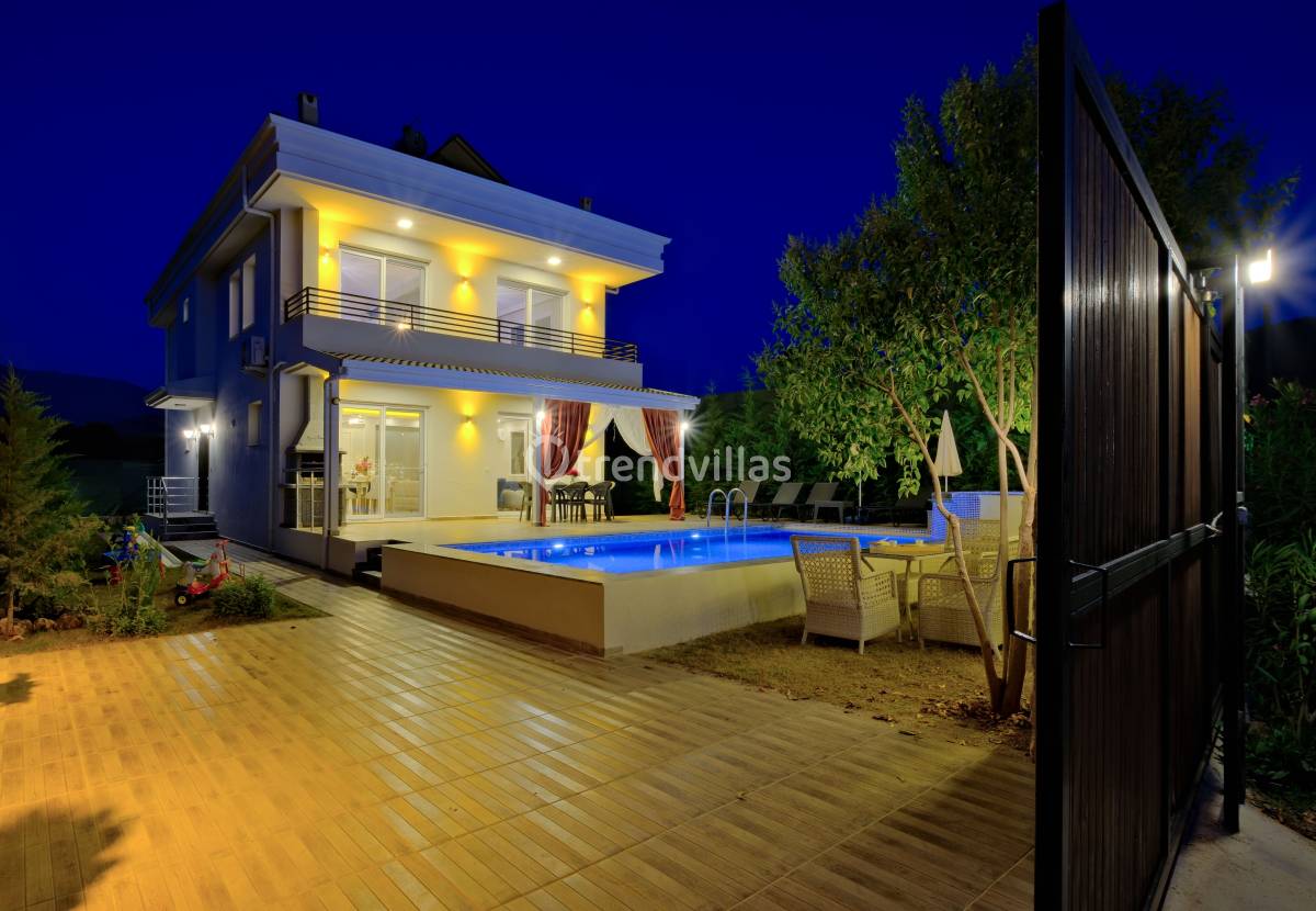 Villa Lara Shine
