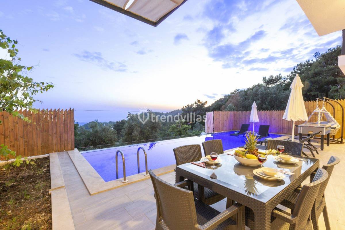 Villa Mustang